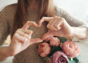 Svetovni dan ljubezni do sebe (13. februar): kaj pomeni imeti se rad/a