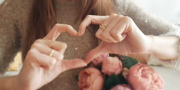 Svetovni dan ljubezni do sebe (13. februar): kaj pomeni imeti se rad/a